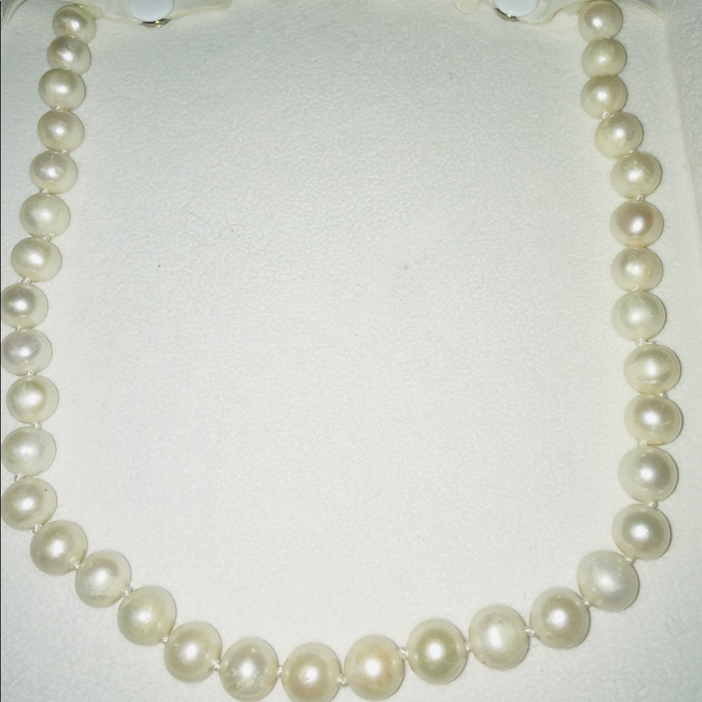 Pearl necklace with 14K gold clasp